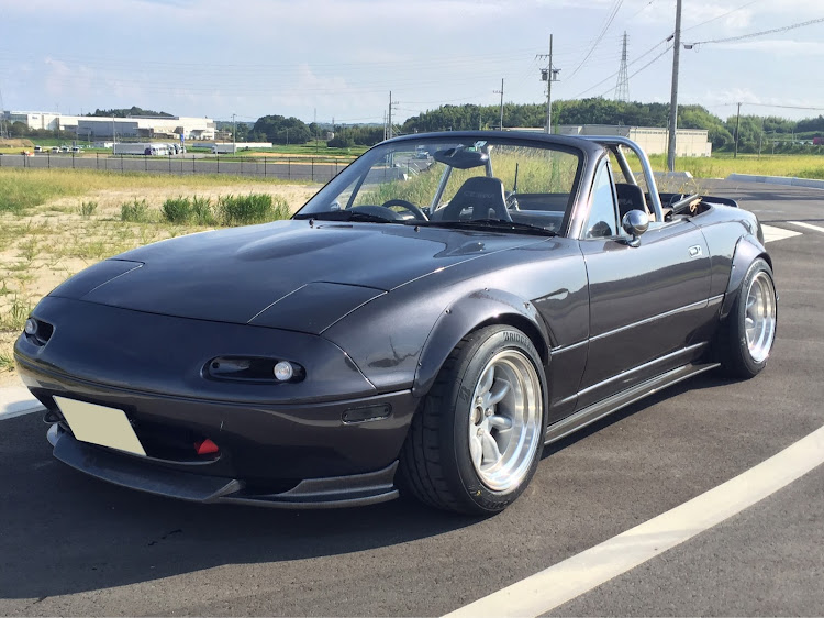 ロードスターのロードスター ・NA8C・全塗装・オールペン・オーバーフェンダーに関するカスタム事例の投稿画像1枚目