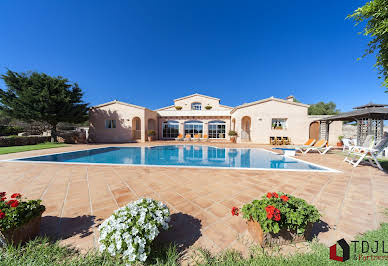 Maison avec piscine et jardin 2