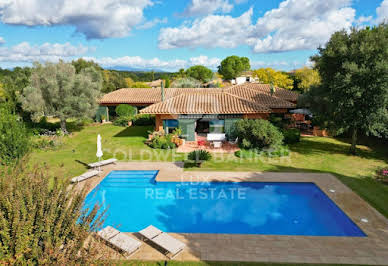 Villa with garden and terrace 3