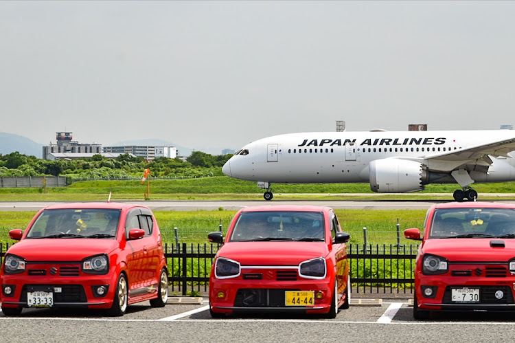 アルトワークスの赤い車のオフ会・伊丹空港✈️・飛行機とコラボ✈️・のんびりまったり楽しいひと時に関するカスタム事例の投稿画像4枚目