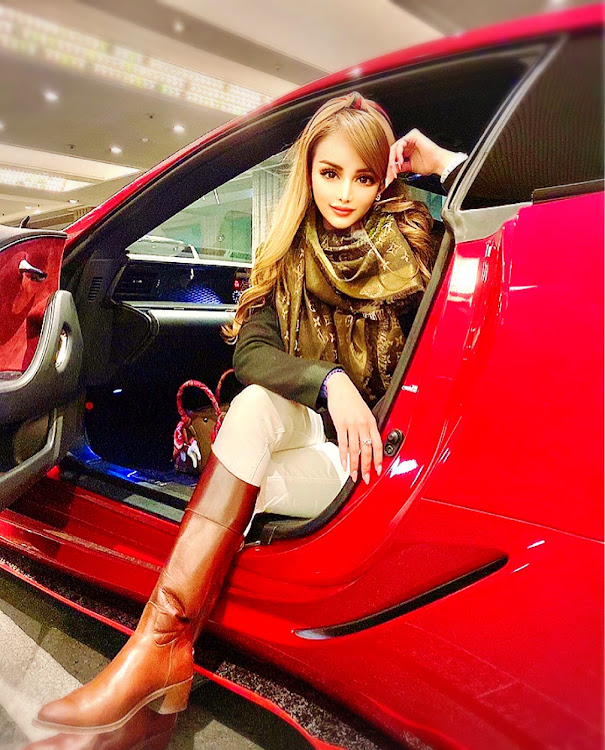 LCのLEXUS・LC500・師走突入・美女とLC・フォージドカーボンに関するカスタム事例の投稿画像3枚目
