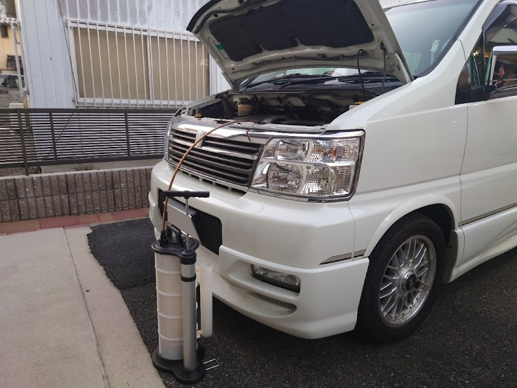 エルグランドの日産・エルグランド・エンジンオイル交換・ワコーズ エンジン パワーシールド・カストロール EDGEに関するカスタム事例の投稿画像1枚目