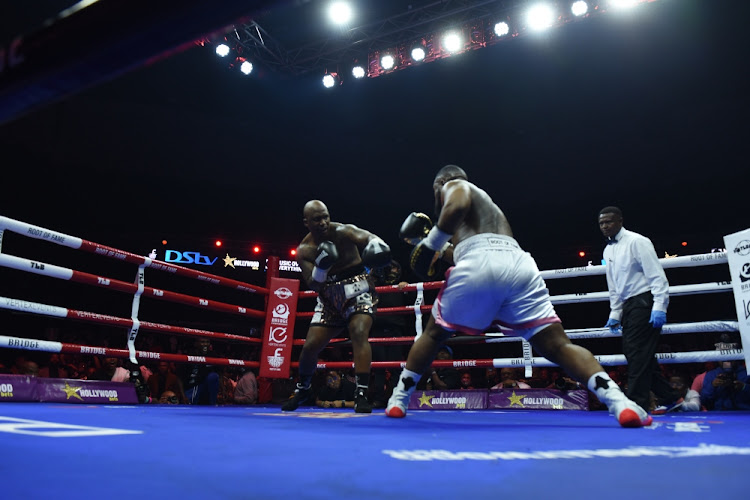 Thousands of fans at Sun City and online gathered to watch the celeb boxing match between Cassper Nyovest and NaakMusiQ, with a suprise win.