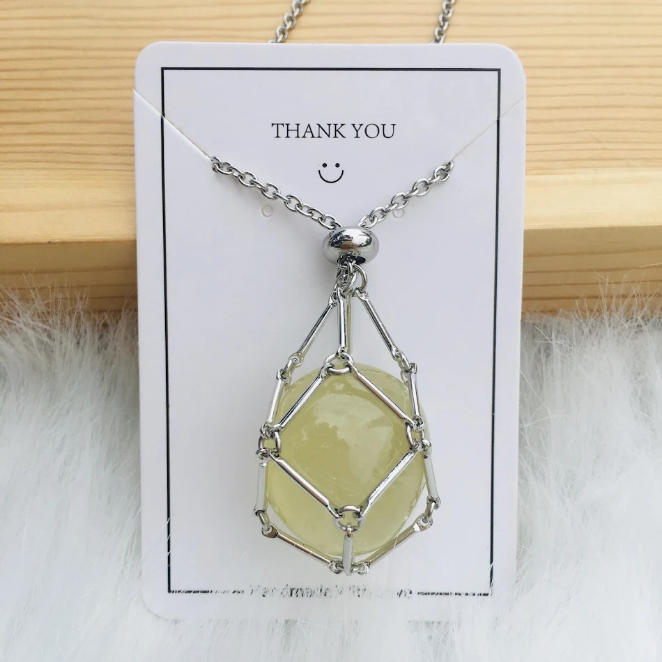Mode sieraden ketting van bamboe met medium natuurlijke kristal mesh tas geweven, een stijlvolle aanvulling voor elke outfit.