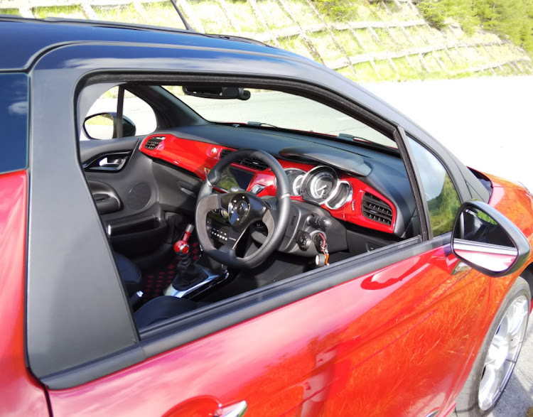 DS3 カブリオのアルトワークス・インプレッサ・ビート・MITO・DS3に関するカスタム事例の投稿画像9枚目