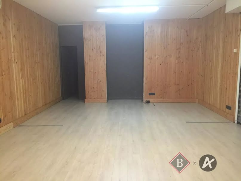 Location  locaux professionnels 2 pièces 64.5 m² à Mougins (06250), 1 300 €