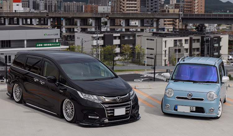 オデッセイの珍しいコラボ・たまにはこういうのも😎・何故撮ったのかはナイショ🤣・コロナに振り回される毎日・2台の相棒😌✨に関するカスタム事例の投稿画像1枚目