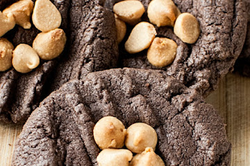 CHOCOLATE PEANUT BUTTER CAKE MIX COOKIES