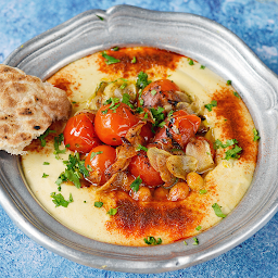 Crispy Tomato Garlic Hummus Platter