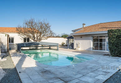 House with pool and terrace 8