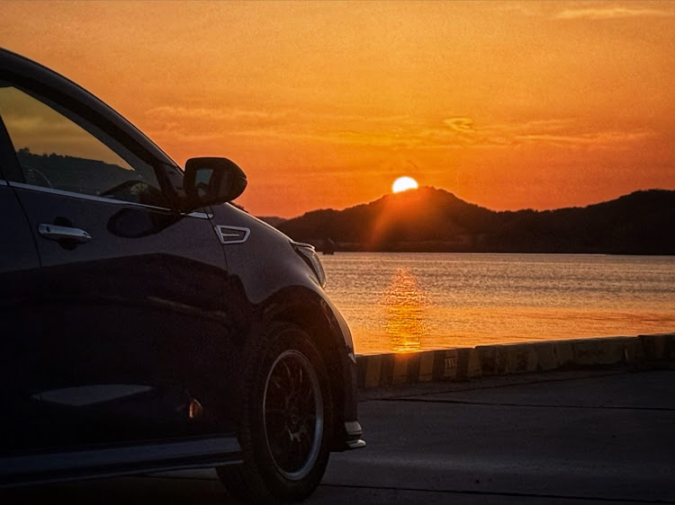 ヤリスの10月も宜しくお願いします・10月もよろしくお願いします・9月も終わりますね・優しそうな顔選手権・彼岸花に関するカスタム事例の投稿画像2枚目