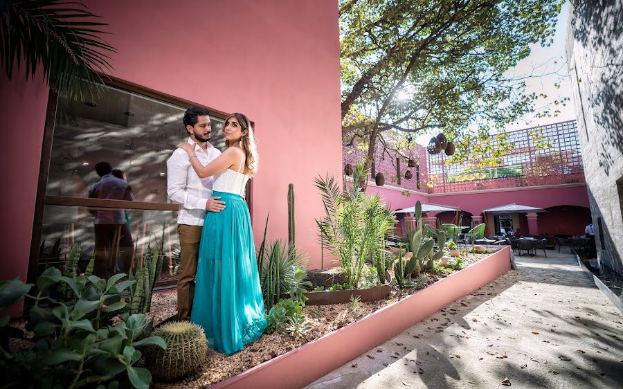 Fotografo di matrimoni Constantino Ruiz Bautista (enigmatino). Foto del 19 gennaio 2022