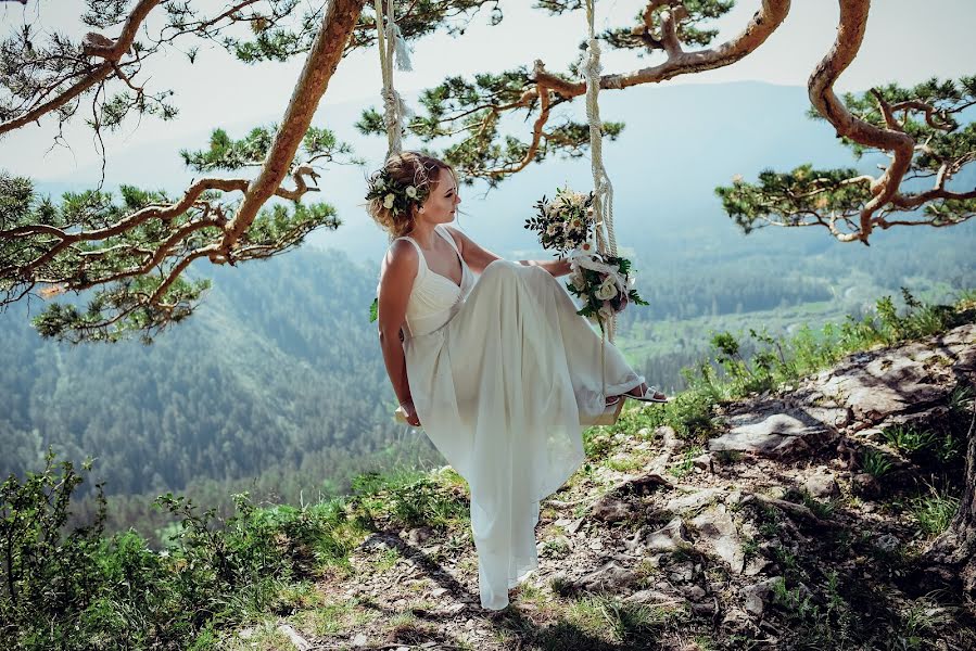 Wedding photographer Olesya Ryabkova (riabchic). Photo of 17 July 2019