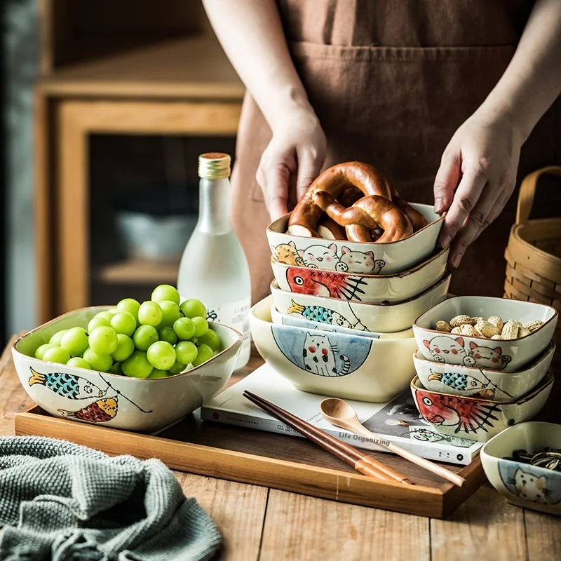 Retro ceramiczna miska do sałatek w restauracji. Serwuj sałatki stylowo i trwale. Ceramiczne naczynia retro dla restauracji.