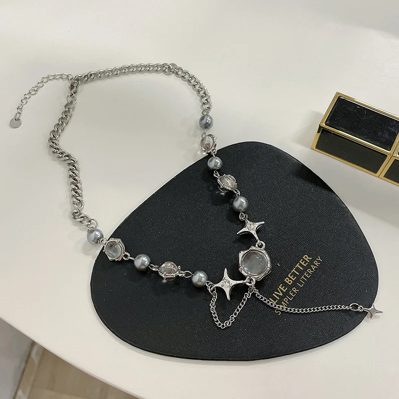 Collar y pulsera de moda personalizados, versátiles y a la última. Crea tu estilo único con este conjunto moderno para cualquier ocasión.