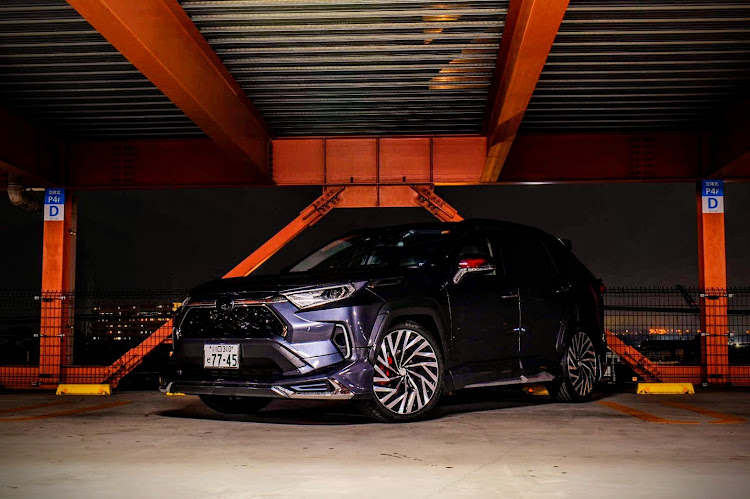RAV4のモデリスタ・21インチ・ロクサーニ・イグレックに関するカスタム事例の投稿画像1枚目
