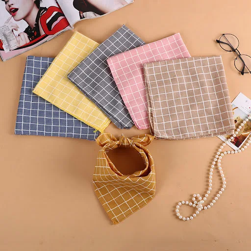 Fashion Plaid Dots Style Pet Bandanas Cotton Washable Dog Bandanas Scarf Bowties Collar Pet Square Bib For Puppies Kitte