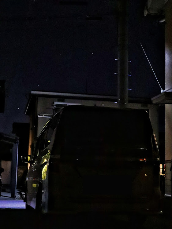 セレナの愛車のお尻はこんな感じ・今年もあとわずか・車検が近い・星が綺麗でしたに関するカスタム事例の投稿画像2枚目