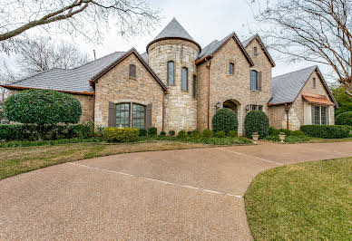 House with pool and garden 15