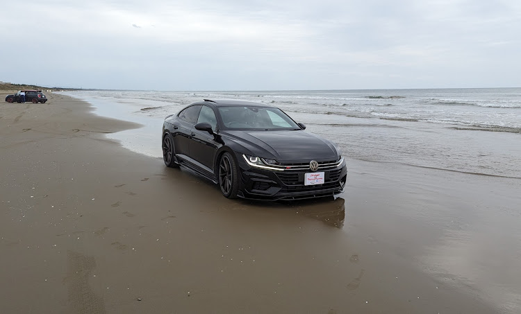 アルテオンの千里浜なぎさドライブウェイEURO-Meeting・T-FACTORY・沿岸警備隊・そこーーーーーに関するカスタム事例の投稿画像1枚目