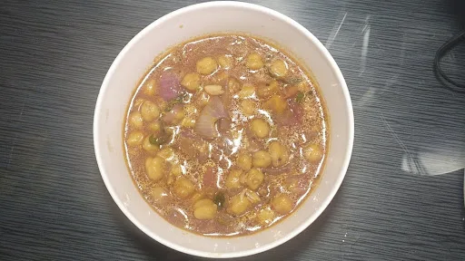 Chole Bhature [4 Bhature]