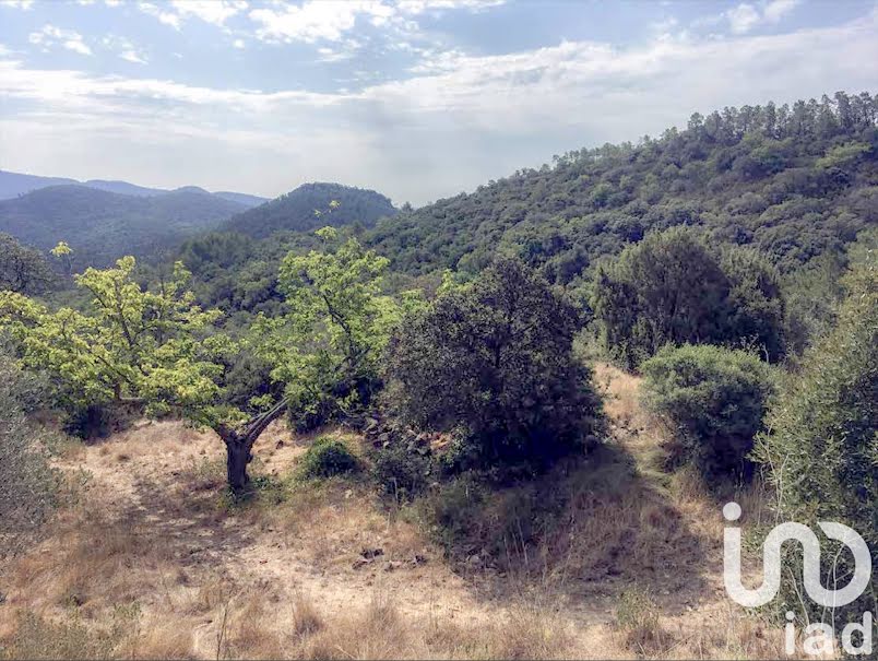 Vente terrain  221000 m² à Bagnols-en-Forêt (83600), 220 000 €