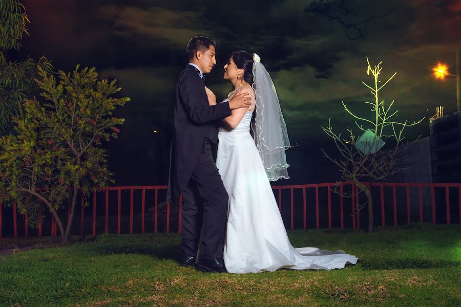 Wedding photographer Geovanny Campaña (geovannyc21). Photo of 20 September 2021