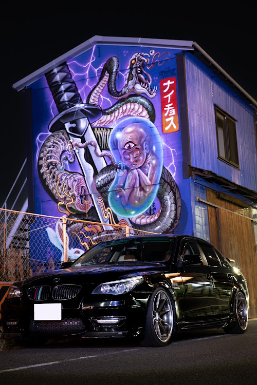 525iハイラインのライティング撮影・E60・壁画・ウォールアート・bmwに関するカスタム事例の投稿画像1枚目