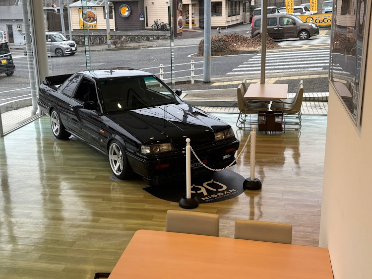 スカイラインのお題提出・ハーフリアショット・愛車の半顔が見たい・ショールーム展示・GTS-Rに関するカスタム事例の投稿画像4枚目