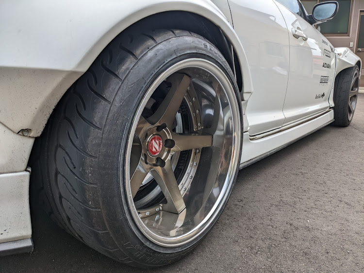 RX-8のタイヤ、ホイール交換・ハミタイ対策・７月もよろしくお願いいたしますに関するカスタム事例の投稿画像1枚目