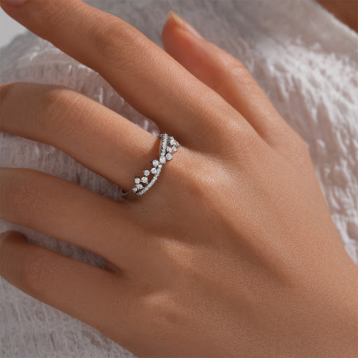 Title 21, Womens Gift Ring S925 Sterling Silver. A beaut...