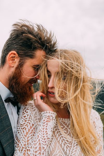 Fotógrafo de casamento Pawel Andrzejewski (loveneeds). Foto de 26 de março 2022