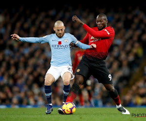 Invaller Lukaku lokt penalty uit, maar gaat met United ten onder tegen de buren uit City