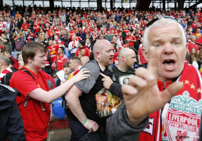 VIDEO: Fans van Liverpool en Sevilla met elkaar op de vuist tijdens... opwarming