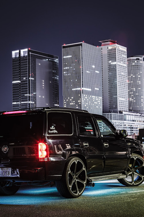 エスカレードの名駅ビル群・night photography・discover_ct・Cadillac・back shotに関するカスタム事例の投稿画像2枚目