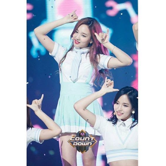 uniforme nayeon 41