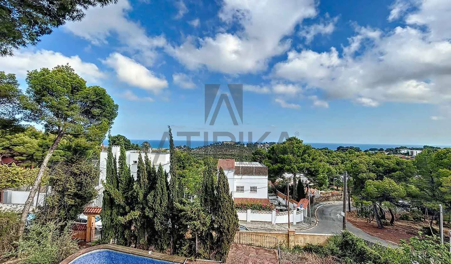 Villa with pool Castelldefels