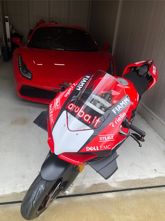 NISSAN GT-Rのフェラーリ488・パニガレーレv4sに関するカスタム事例の投稿画像1枚目