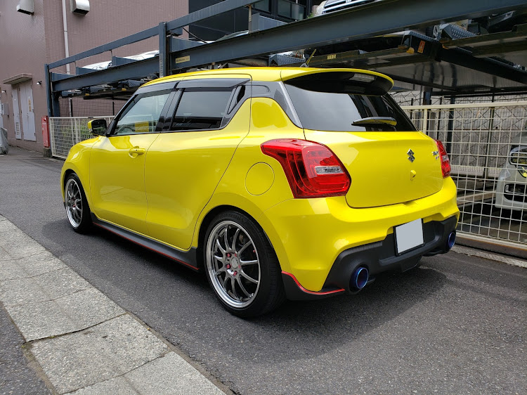 スイフトスポーツの洗車後パシャリに関するカスタム事例の投稿画像2枚目