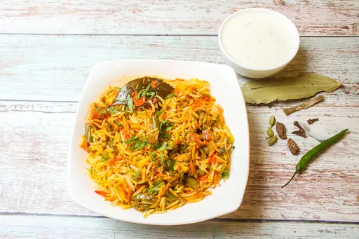 Veg Biryani With Raita