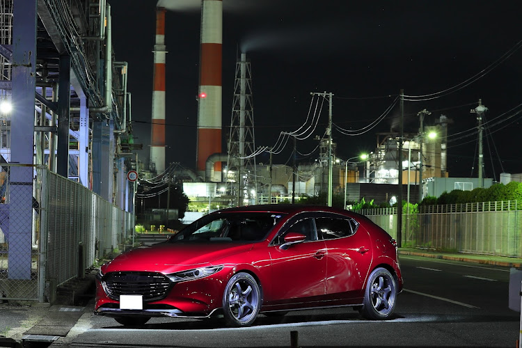 MAZDA3の広島・工場夜景・お盆休みに関するカスタム事例の投稿画像1枚目
