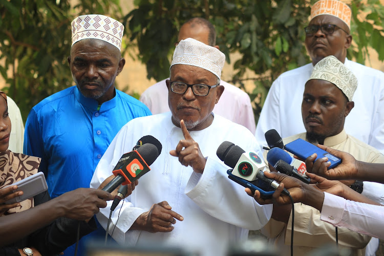 Supkem national vice chairman Sheikh Muhdhar Khitamy (C) flanked by other officials during a press conference at Fort Jesus on Tuesday, March 14, 2023.