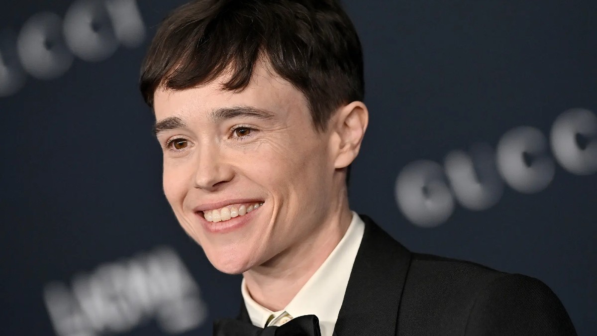 Elliot Page sonriendo
