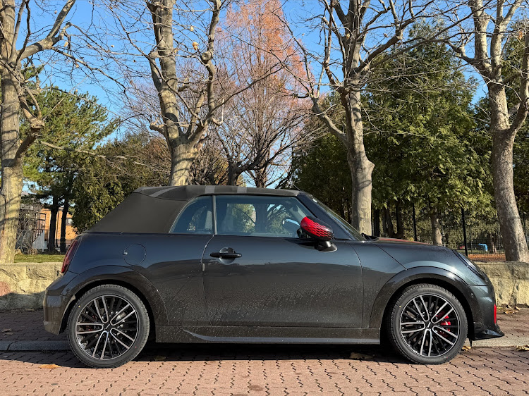 ミニ コンバーチブルのタイヤ交換・DIY・ドライブに関するカスタム事例の投稿画像1枚目