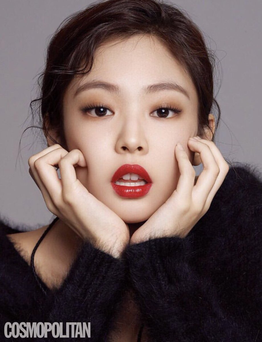  BLACKPINK  s Jennie  Shows off Her Sexy Abs in Cosmopolitan 