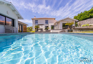 Maison avec piscine et terrasse 4