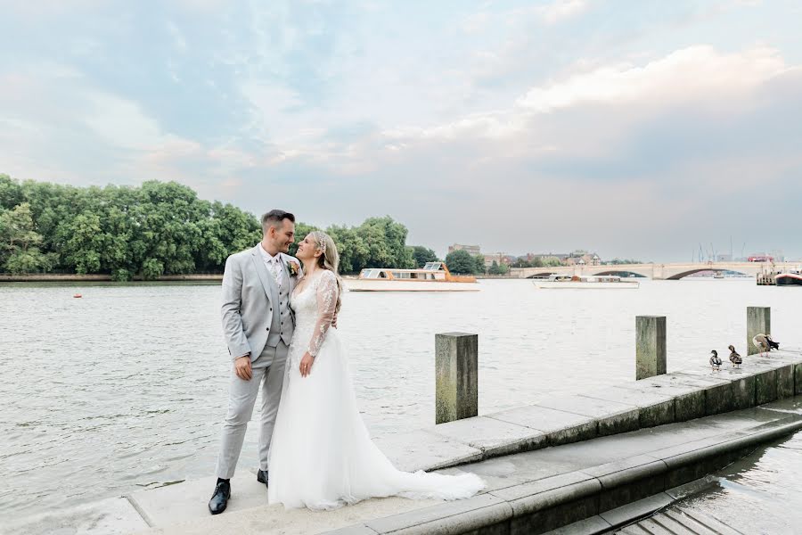 Fotografo di matrimoni Genevieve H (queenbeaphotos). Foto del 27 settembre 2023