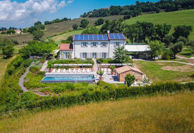 Villa avec piscine et jardin 2