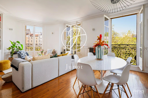 Living and dining room opening onto balcony in this luxury property for sale in Boulogne-Billancourt ($1,372,556 - 97 m²)