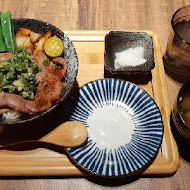 大河屋 燒肉丼 串燒